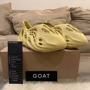 Yeezy Foam Runners in Sulfur